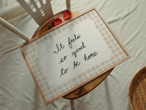It Feels So Good To Be Home Print, Cozy Quote Wall Art, Hand Drawn Gingham Poster for Living Room Decor, Digital Download
